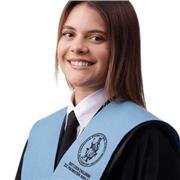 Profesora titulada en Estudios Ingleses y con el Máster de Formación del Profesorado además de un curso de Innovación docente.